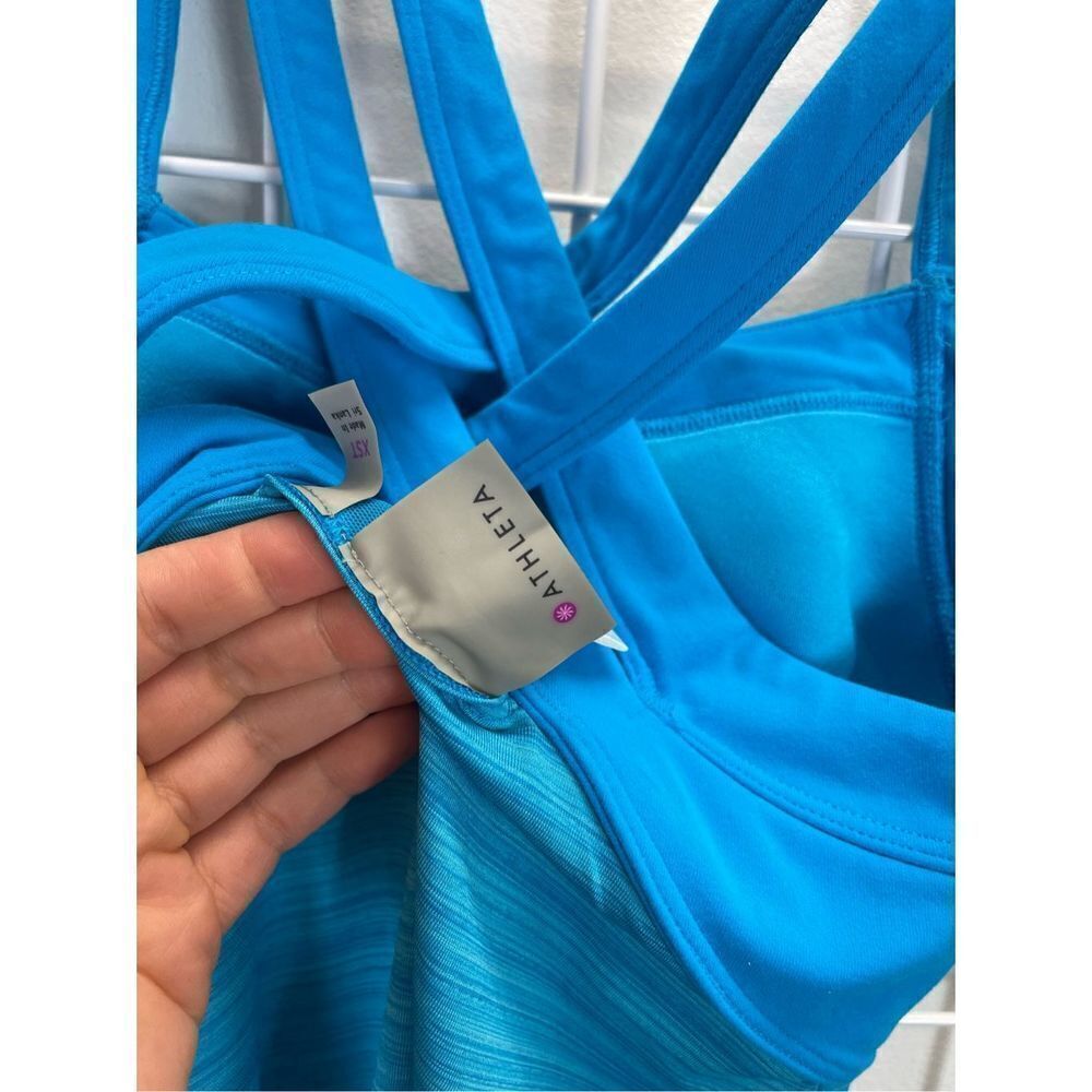 NWT Athleta M Flash Blue Crunch and Punch Tank Top Gym Run Breathable - Picture 9 of 9